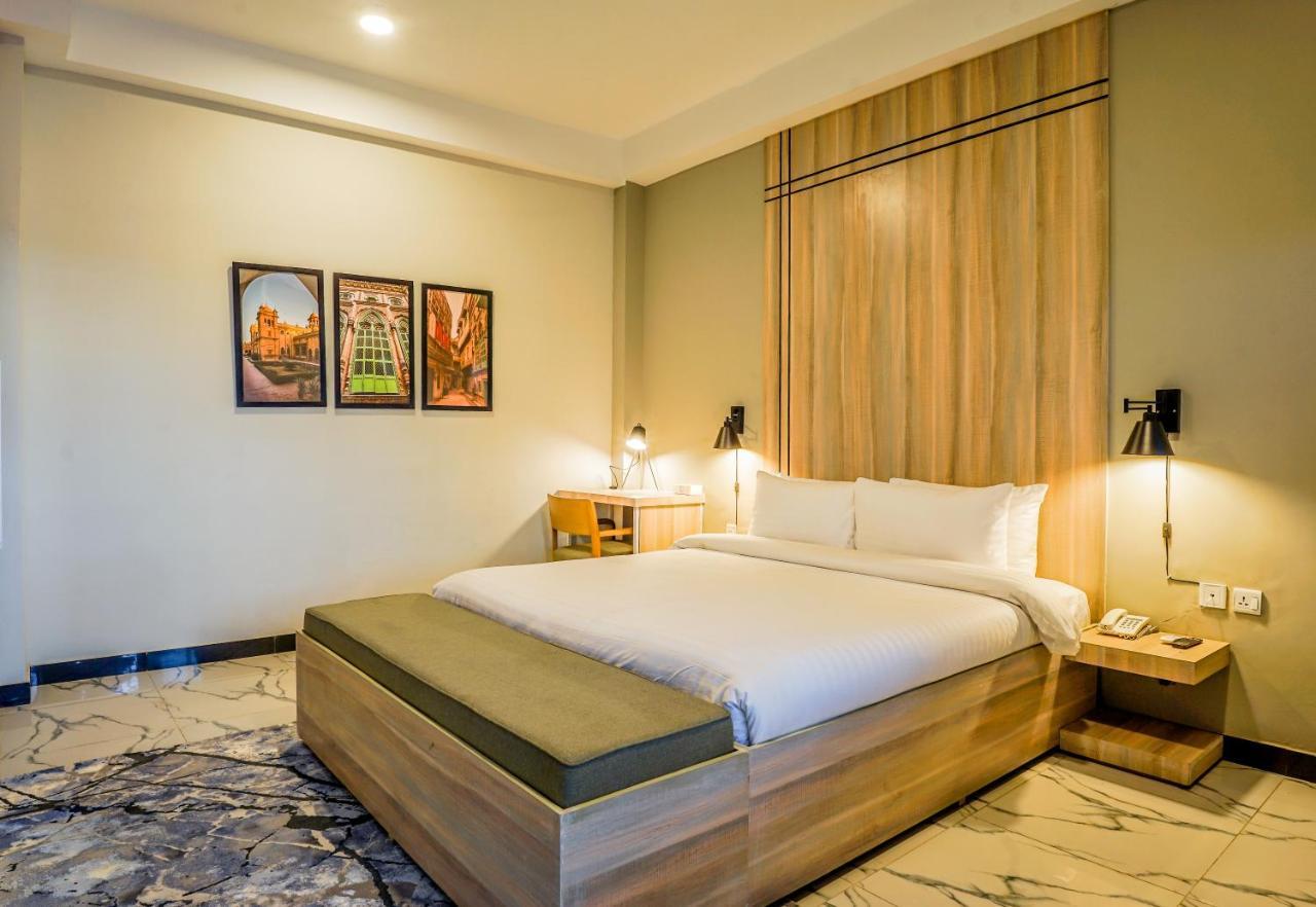 Roomy Crossroads Hotel, Peschawar Exterior foto