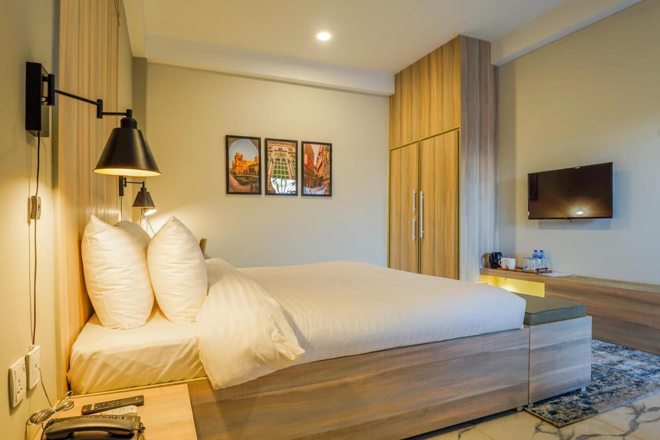 Roomy Crossroads Hotel, Peschawar Exterior foto