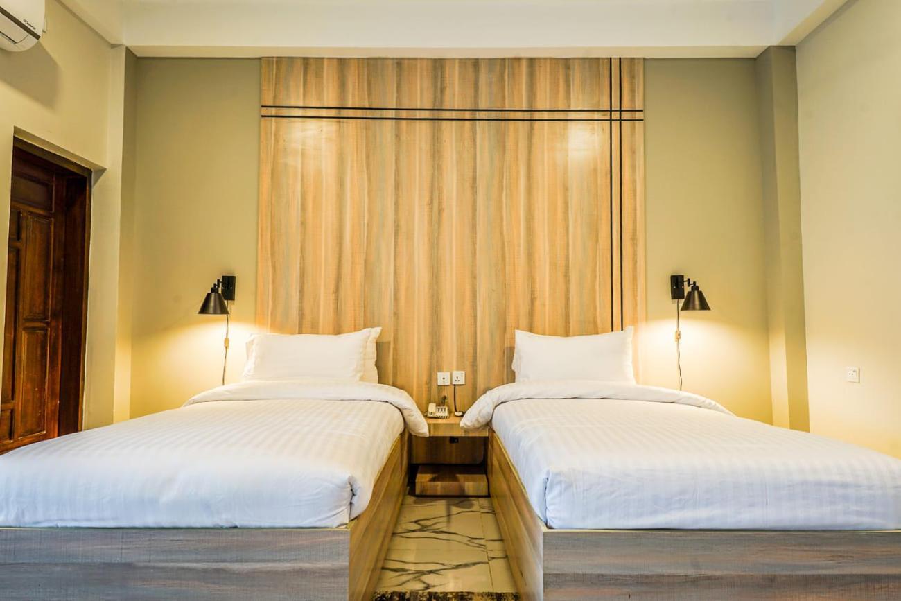 Roomy Crossroads Hotel, Peschawar Exterior foto
