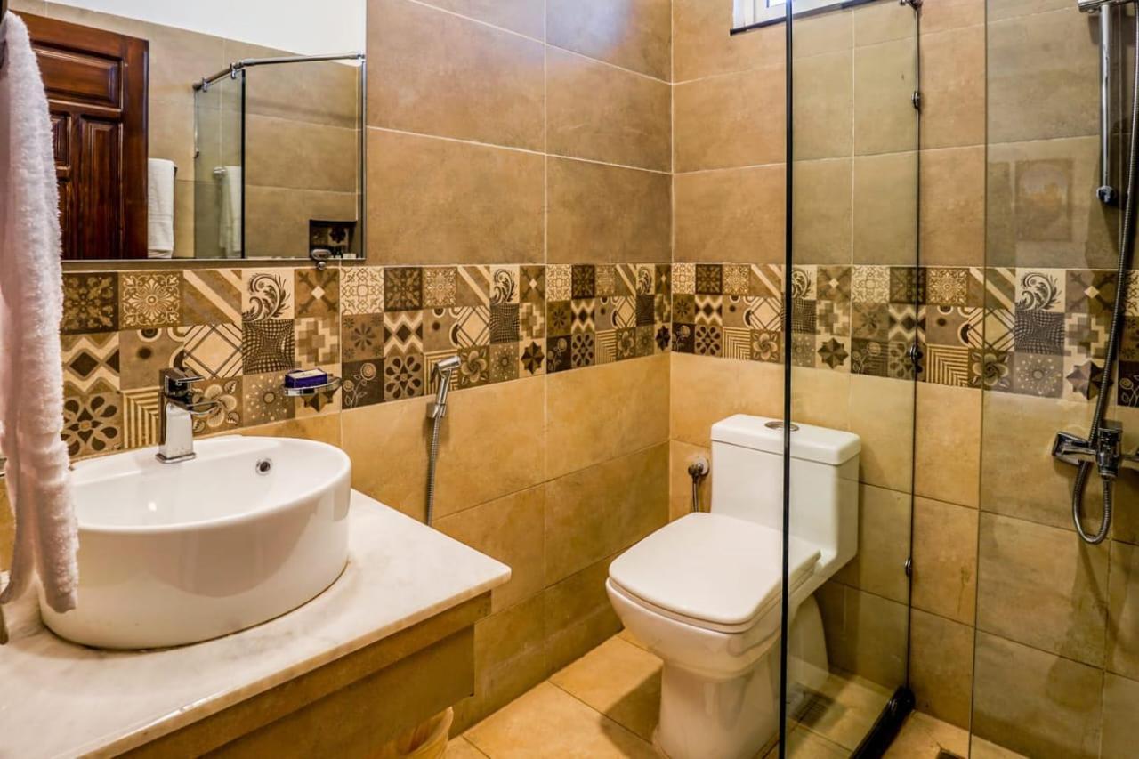 Roomy Crossroads Hotel, Peschawar Exterior foto