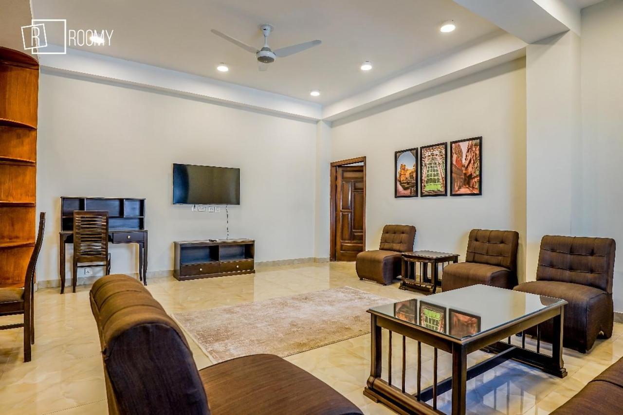 Roomy Crossroads Hotel, Peschawar Exterior foto